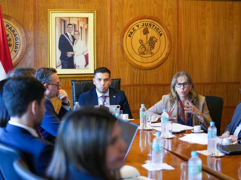 Analizan flexibilizar apertura de cuentas bancarias para inversores extranjeros