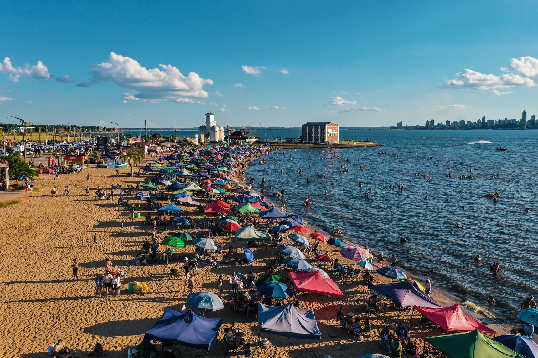 Turismo deja más de 1.000 empleos directos y una inyección de USD 30 millones en el verano