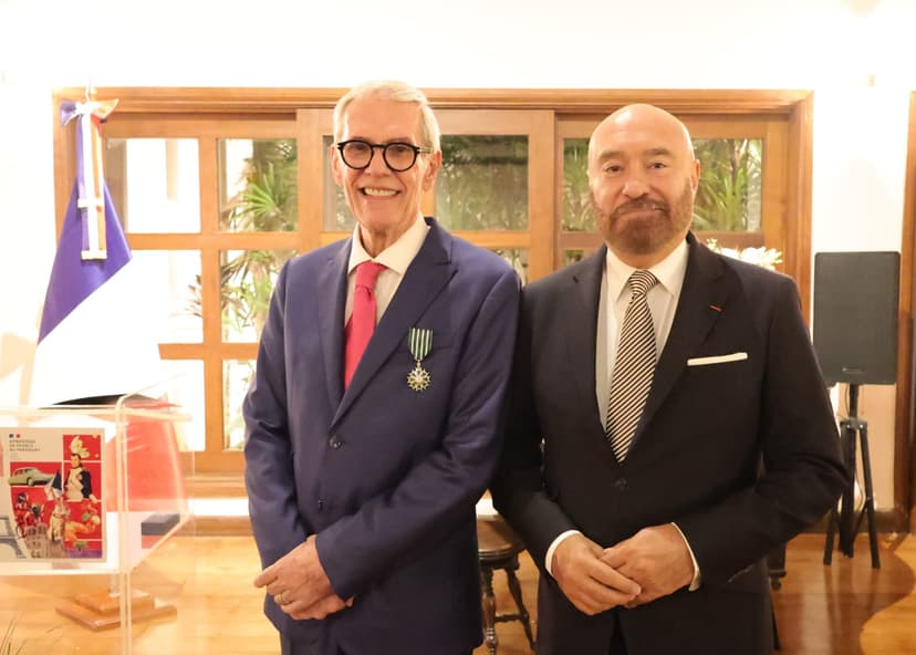 Gobierno francés condecoró a José Daniel Nasta