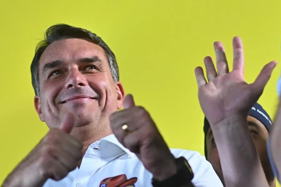 Cuatro puntos separan a Flávio Bolsonaro y Lula en Brasil