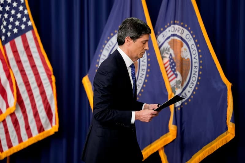 Los inversores esperan señales de la Fed ante el riesgo inflacionario