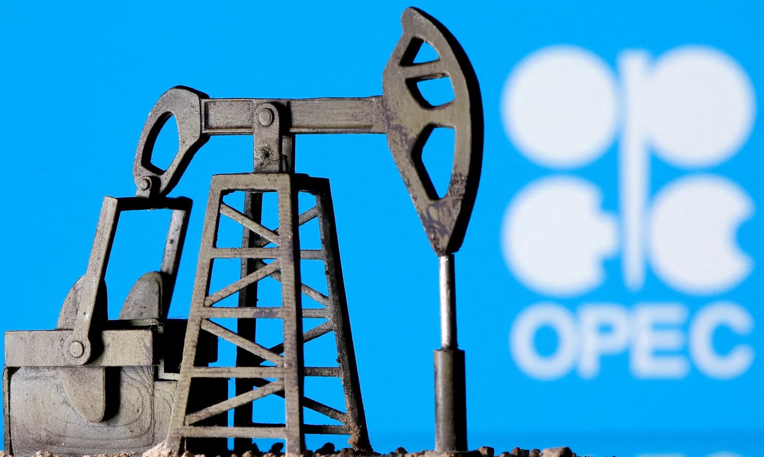 La OPEP+ eleva levemente su producción petrolera antes de próxima pausa