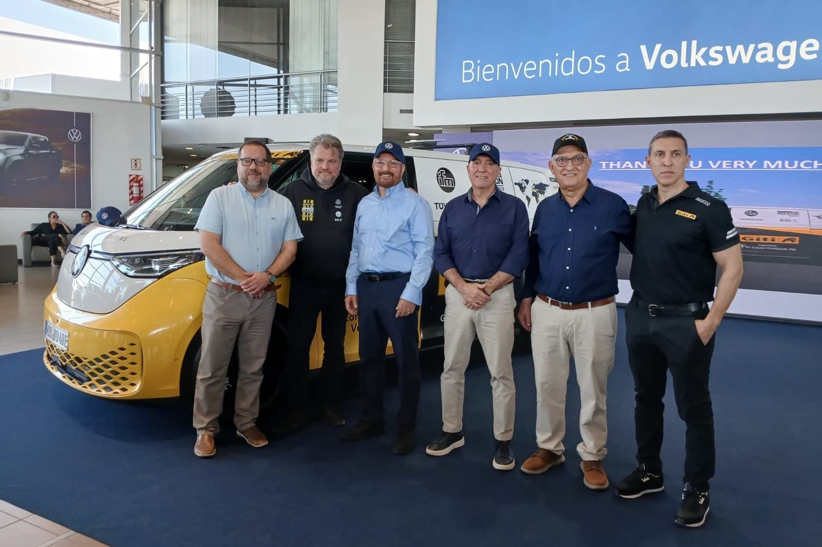 Volkswagen exhibe en Paraguay la kombi eléctrica que desafía récord