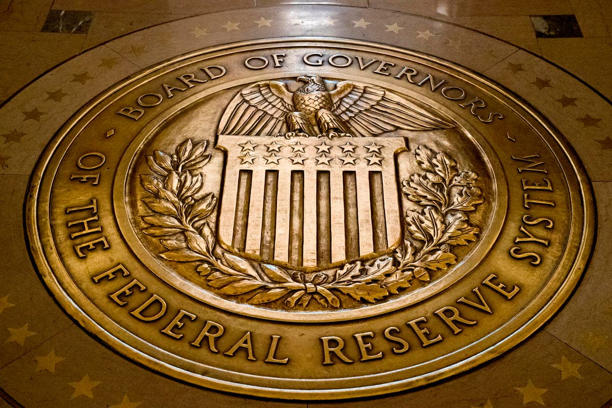 La FED enfría expectativas de recorte ante presión energética e inflación