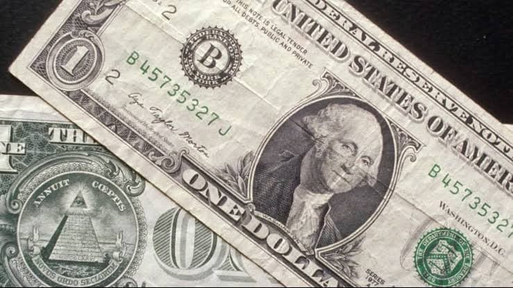 El halcón y el giro del dólar