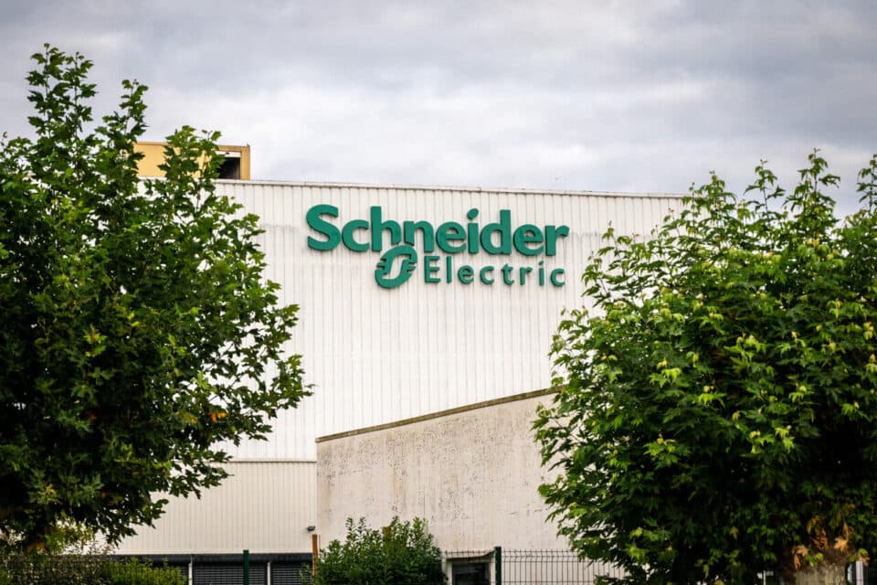 Schneider Electric eleva sus previsiones para 2026 por auge de IA