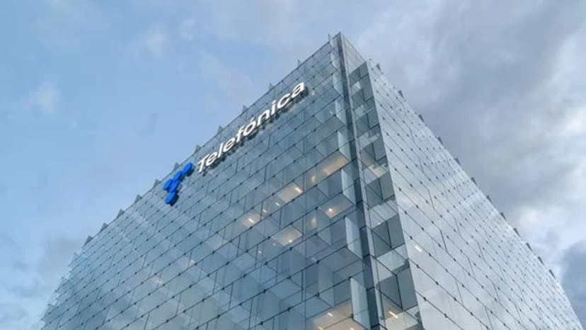 Telefónica vende su filial de Chile a Millicom y NJJ Holding