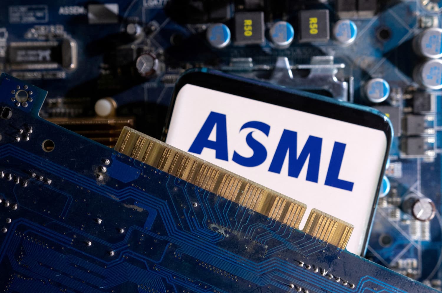 ASML supera expectativas con ganancias por US$ 5.551 millones