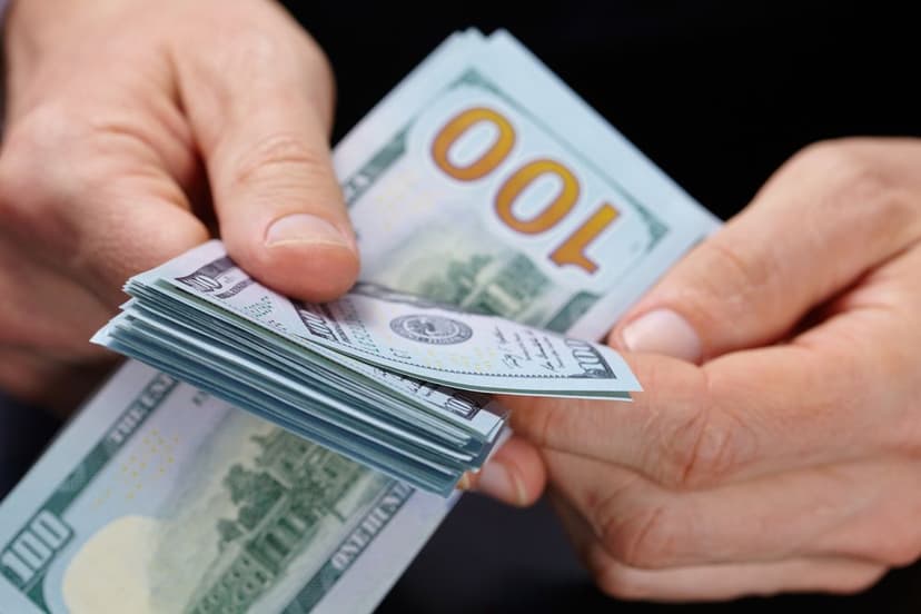 Por qué crecen los depósitos en dólares y guaraníes en Paraguay