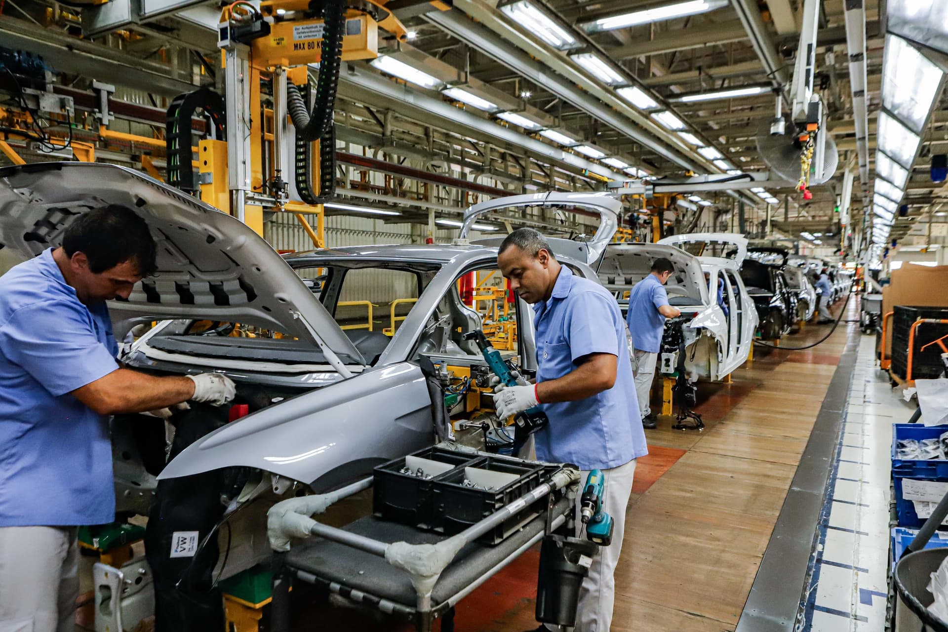 Brasil reduce la jornada laboral y Paraguay podría atraer más industrias
