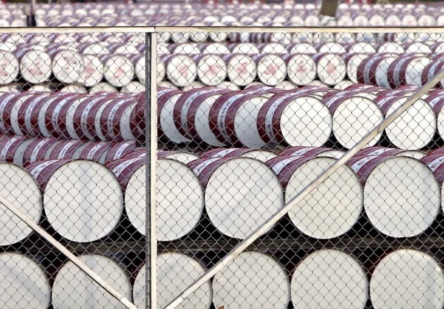 El brent cae el 0,8 %, hasta 94 dólares, mientras aumentan las dudas sobre acuerdo en Irán