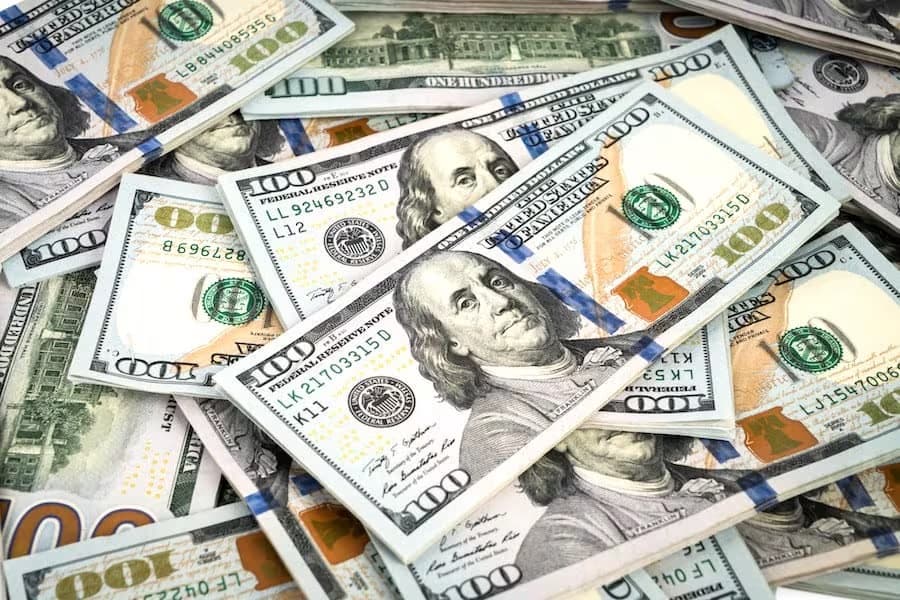 ¿Qué factores inciden en la caída del dólar?