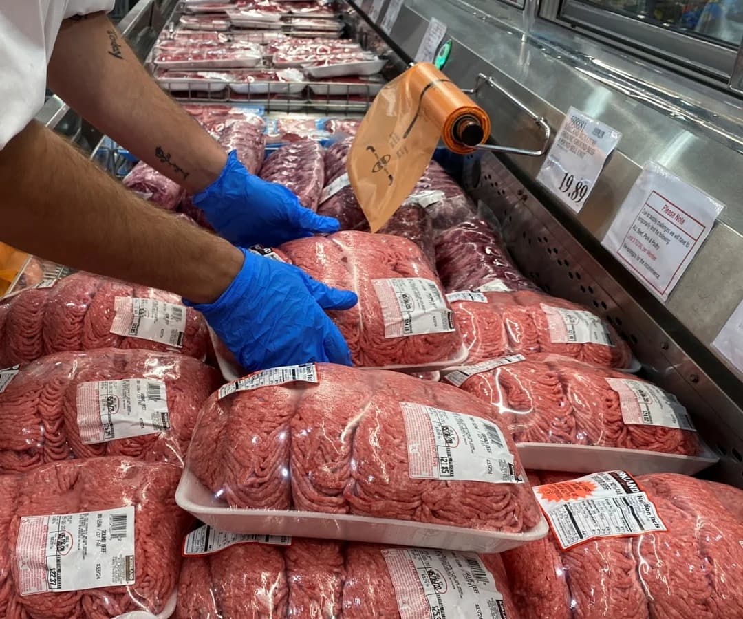 Pedido urgente de frigoríficos a proveedores de ganado por el riesgo económico