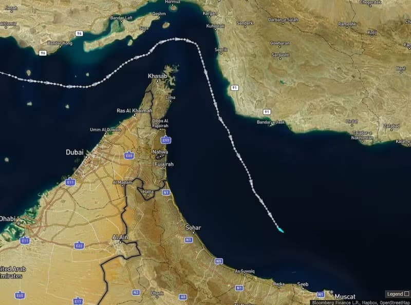 EE.UU. amplía el bloqueo e impacta un superpetrolero cerca de Irán