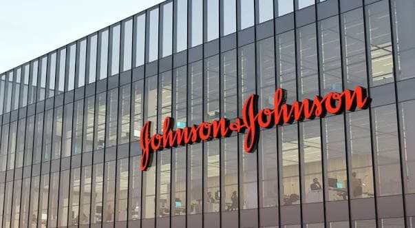 Johnson & Johnson mantiene sus ganancias y mejora previsiones para el 2026