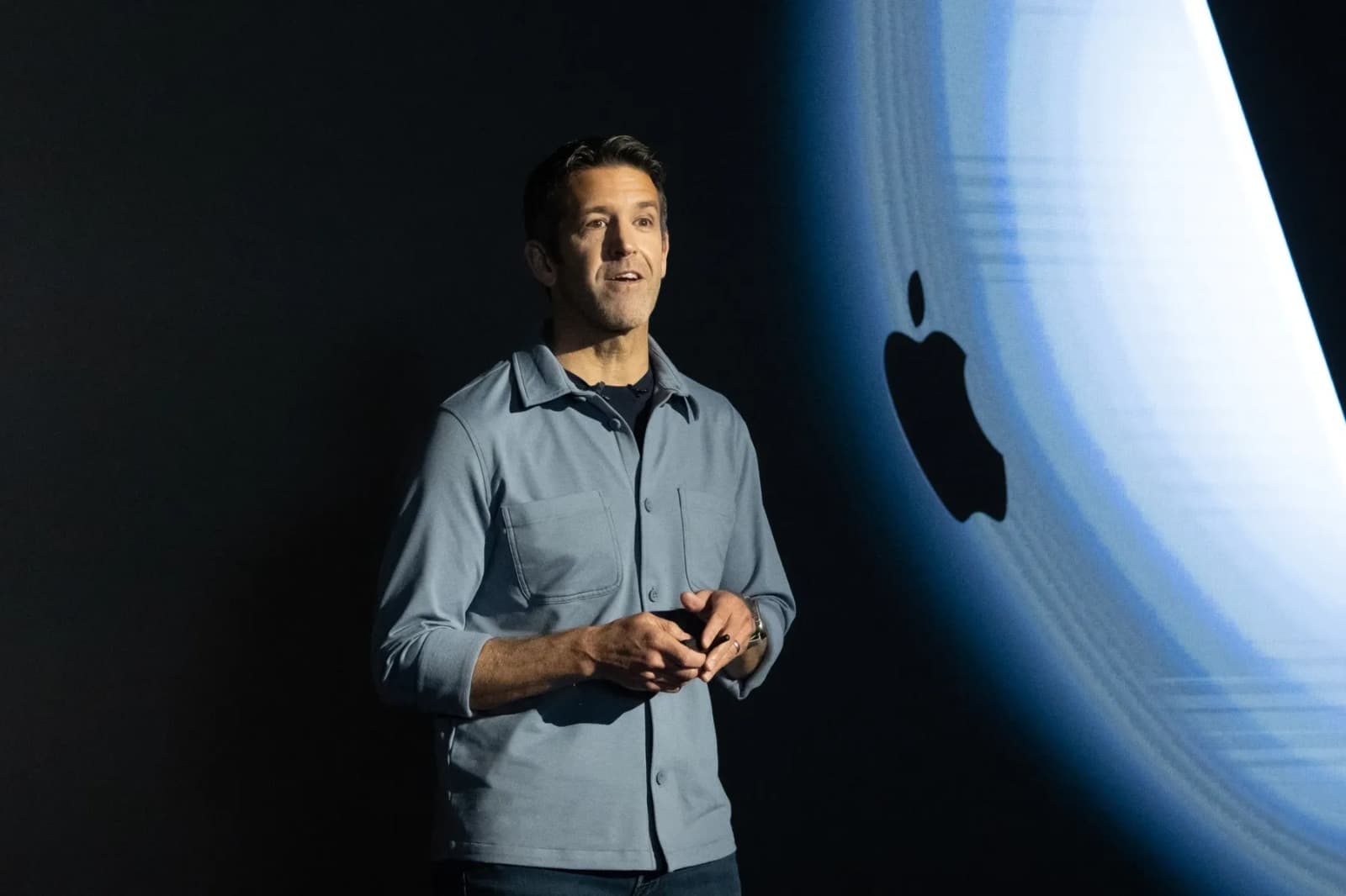 Apple nombra a John Ternus como su próximo CEO