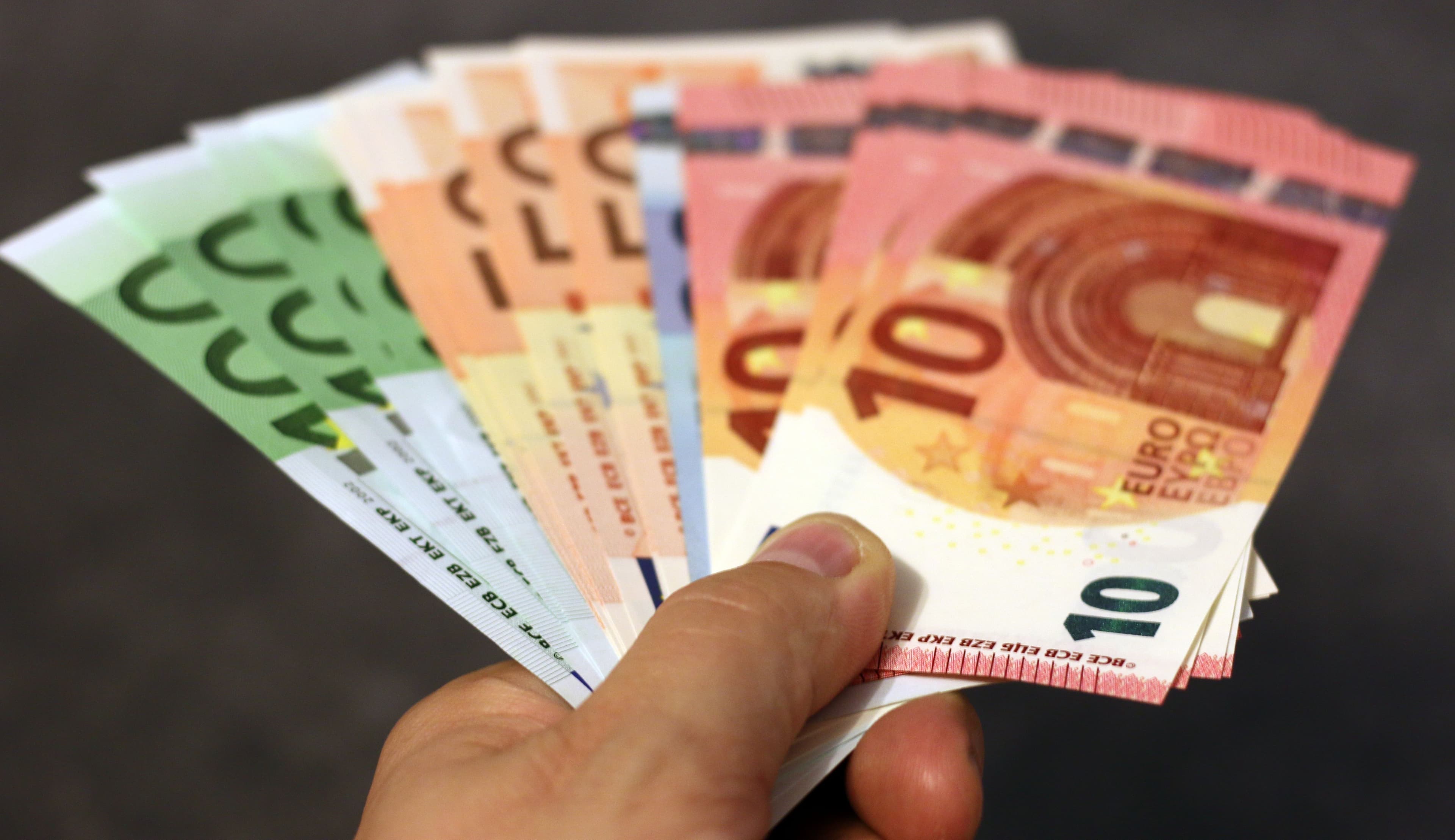 El euro gana peso global pero pierde terreno tras la guerra, según el Banco Central Europeo
