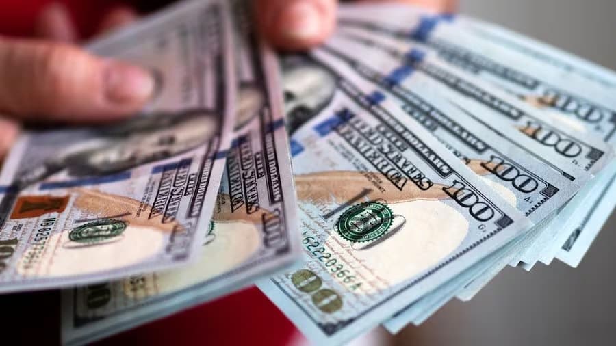Dólar en su menor nivel en 15 años