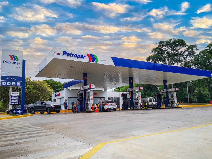 Petropar y Shell reducen G. 300 por litro el precio de todos los combustibles