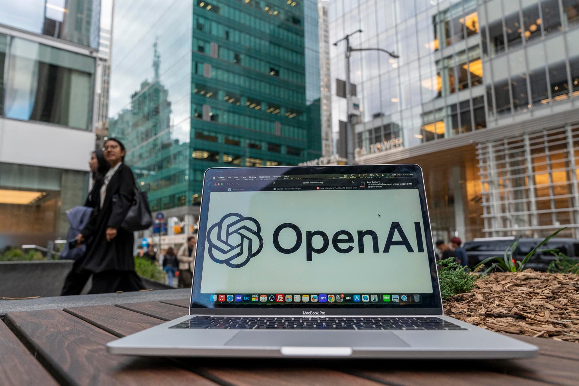OpenAI acusa a exempleado que pasó a Apple de llevarse archivos confidenciales