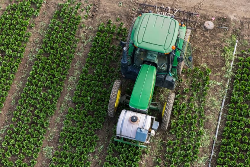 Trump reduce aranceles a maquinaria agrícola para aliviar costos del sector productivo en EE.UU.