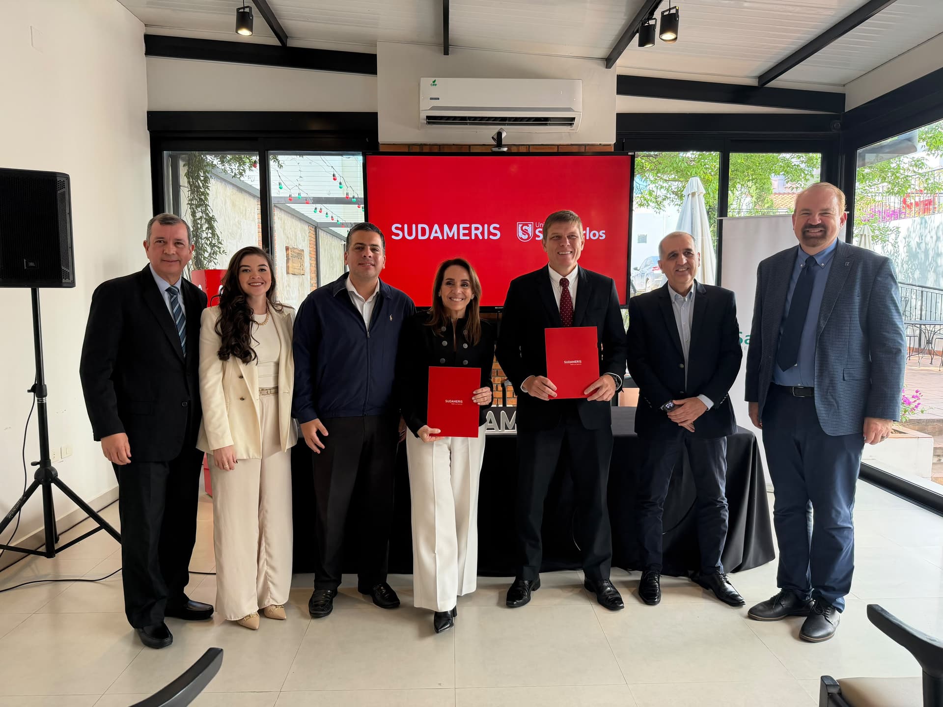 Sudameris suma beneficios financieros para alumnos de la Universidad San Carlos