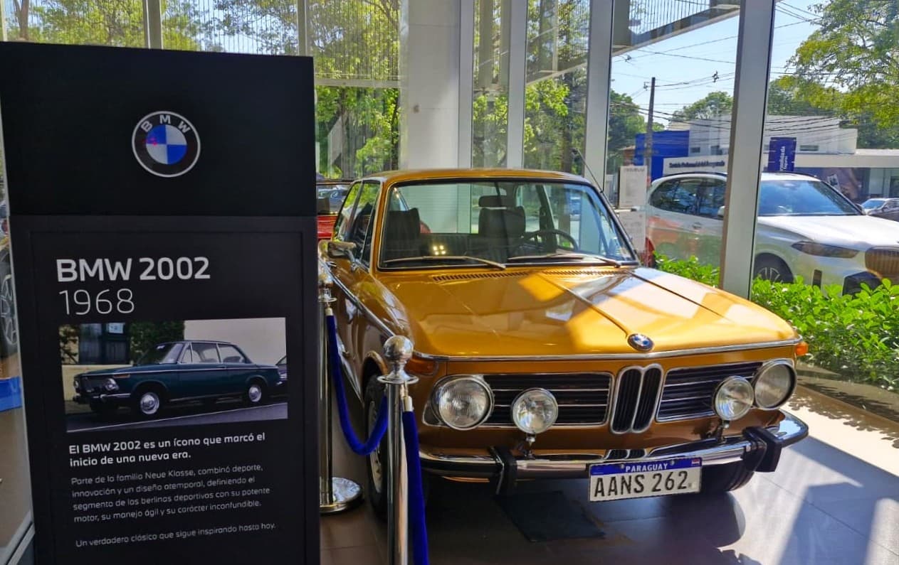 BMW lleva la historia de Neue Klasse a una muestra en Asunción antes de lanzar su nuevo modelo