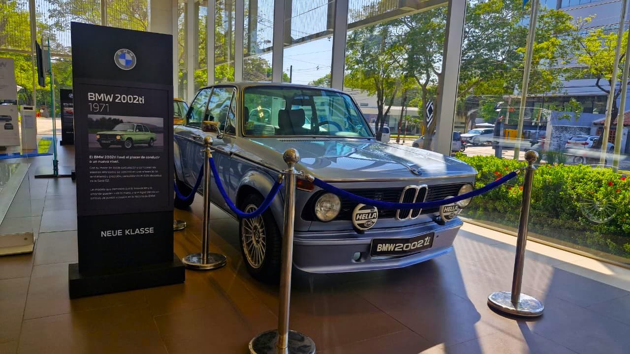 BMW lleva la historia de Neue Klasse a una muestra en Asunción antes de lanzar su nuevo modelo
