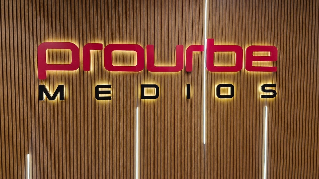 De los carteles pintados a la publicidad digital: así evolucionó Prourbe en 30 años