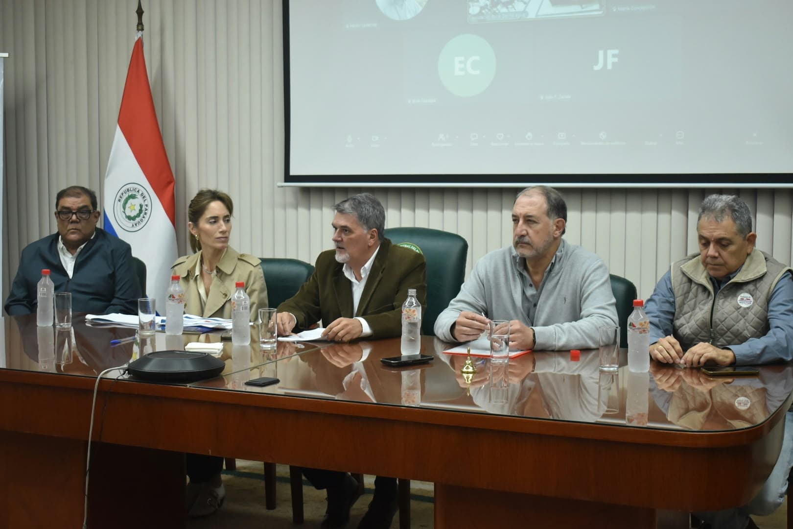 ARP y AFD buscan mejorar el crédito para la ganadería