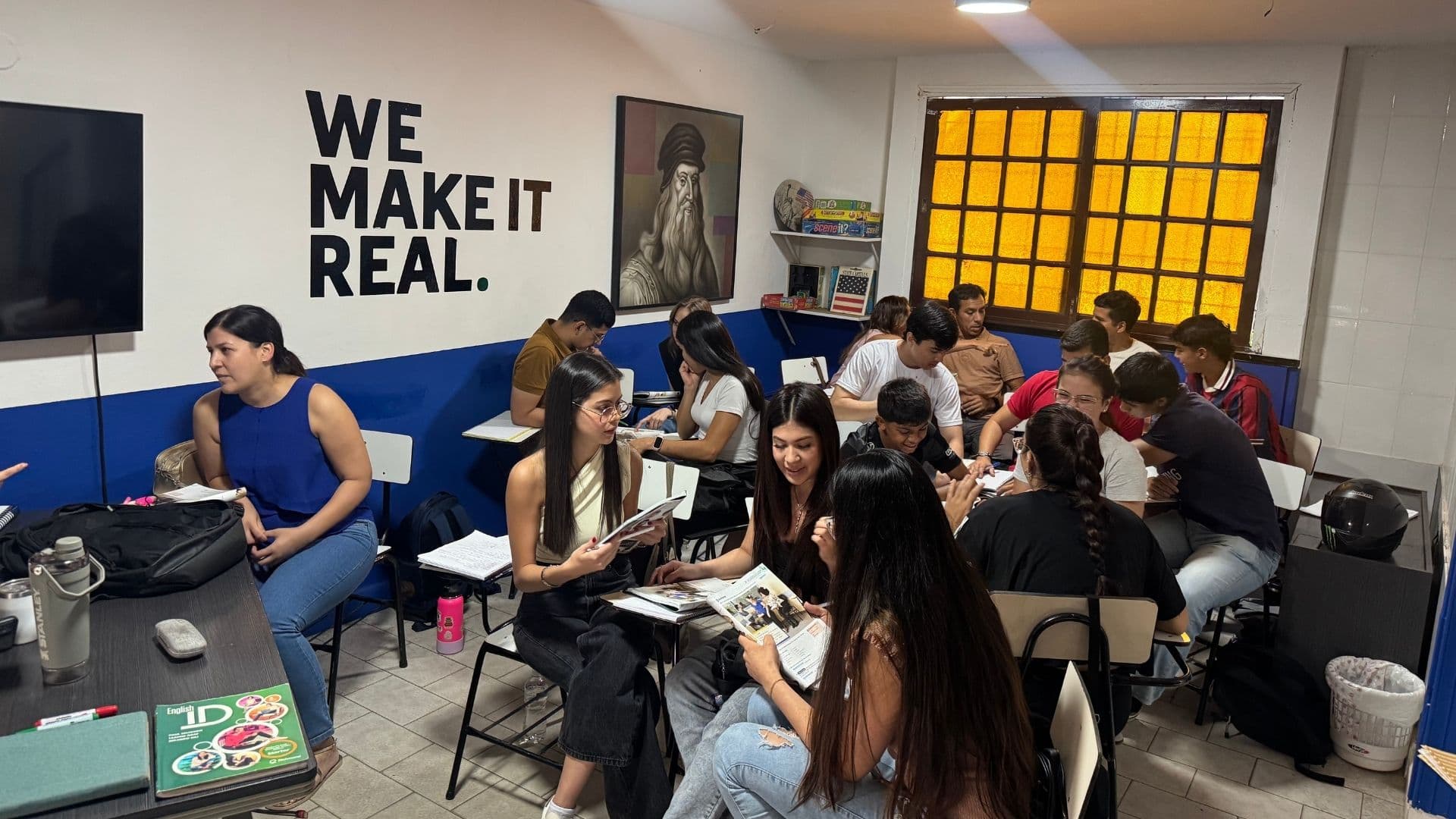 Conectando el inglés con oportunidades reales y becas internacionales