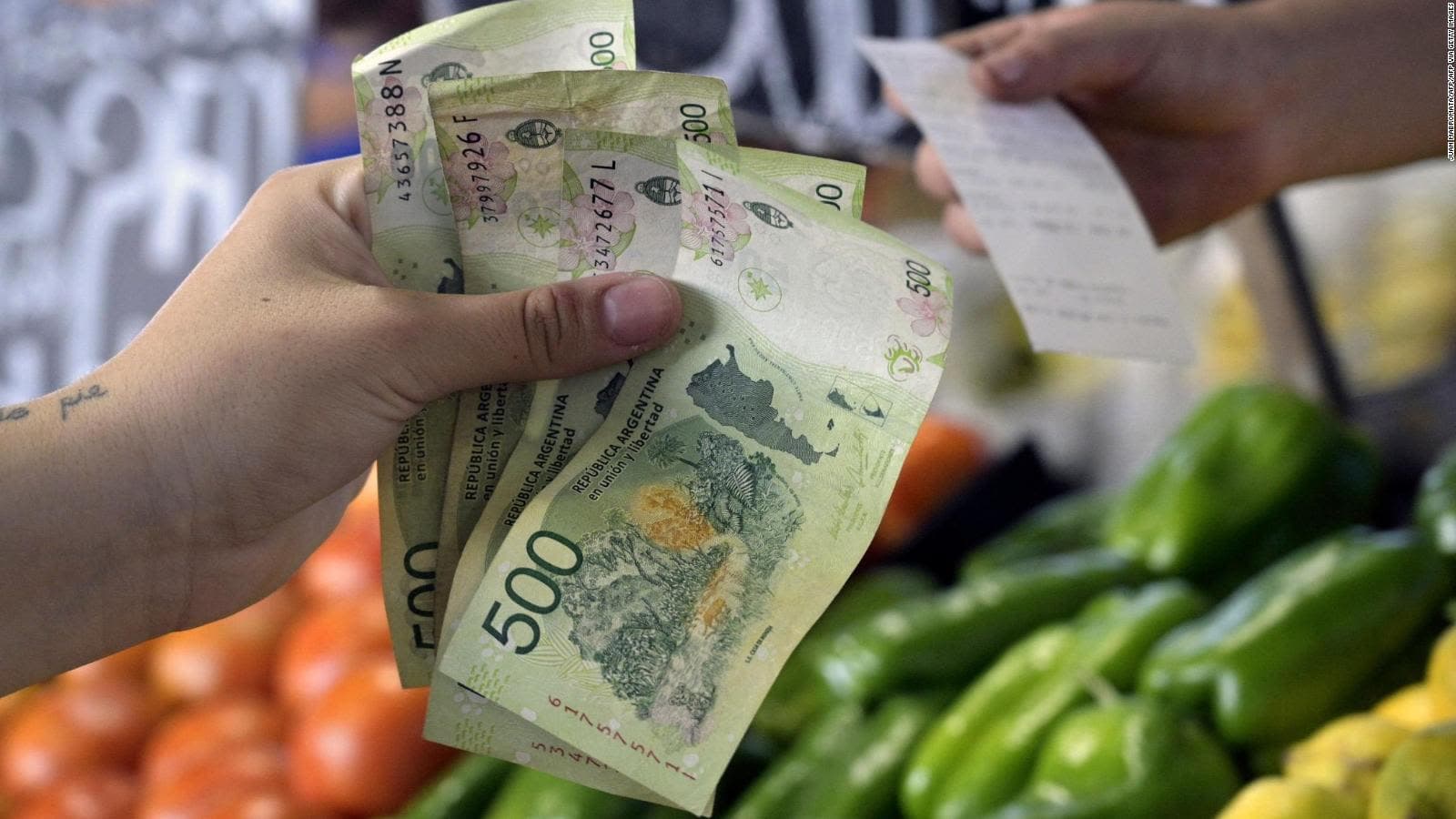 Circulación de efectivo cae 58% en Argentina y crecen las dificultades para acceder a billetes