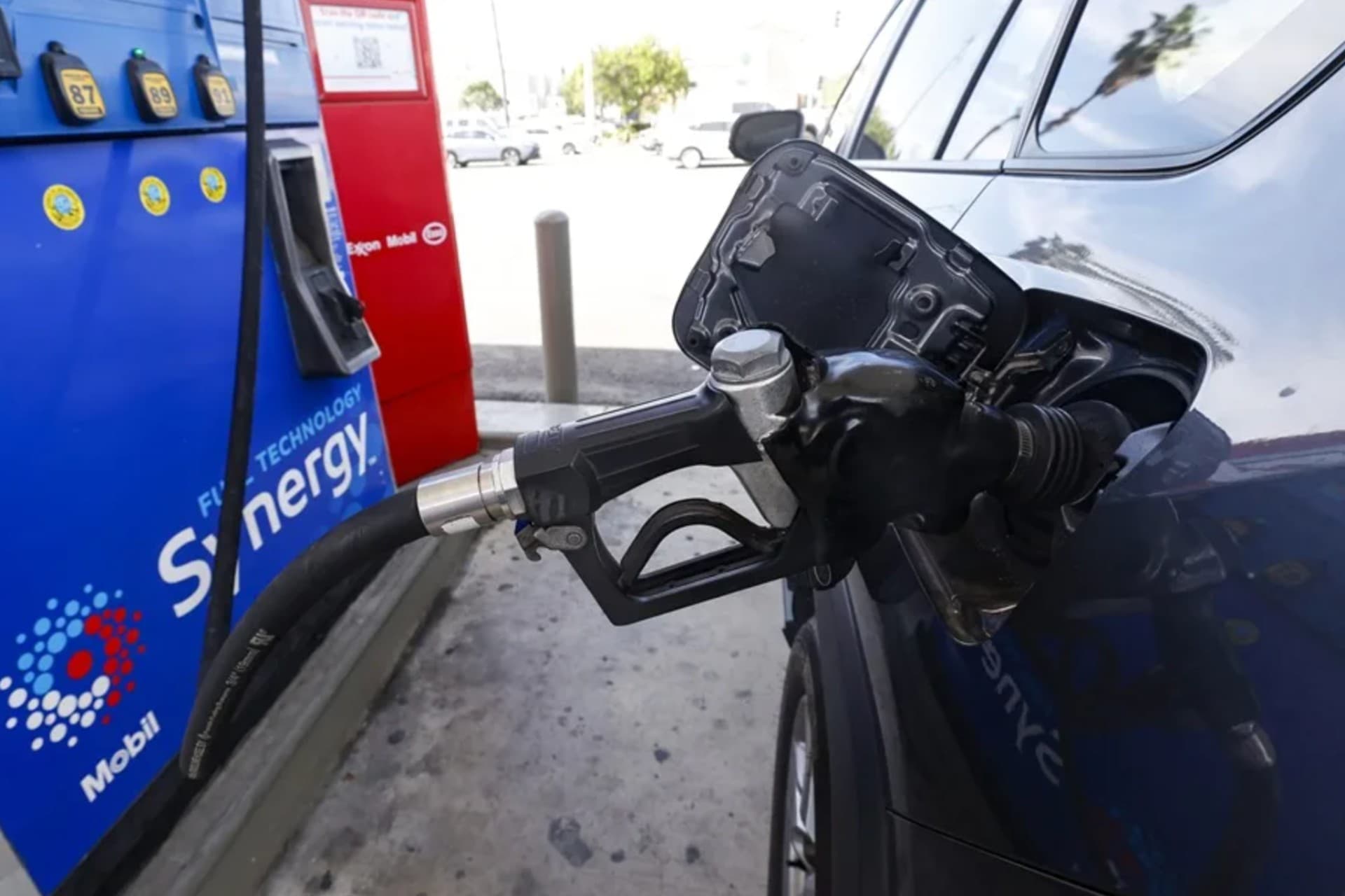 La gasolina en EE.UU. alcanza los US$ 4 por galón, su nivel más alto desde 2022