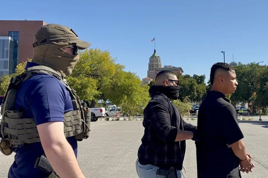 Gobierno de Trump deportó a 980.000 personas en su segundo mandato
