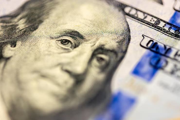 ¿Llegaron demasiados dólares? La factura inesperada del grado de inversión