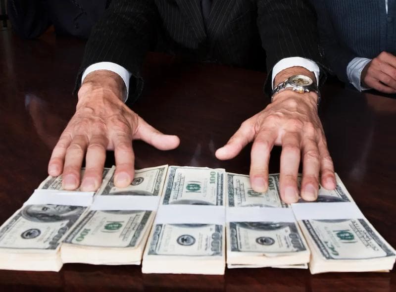¿Quién decide el destino? Dinero, Poder, Miedo, Tributo